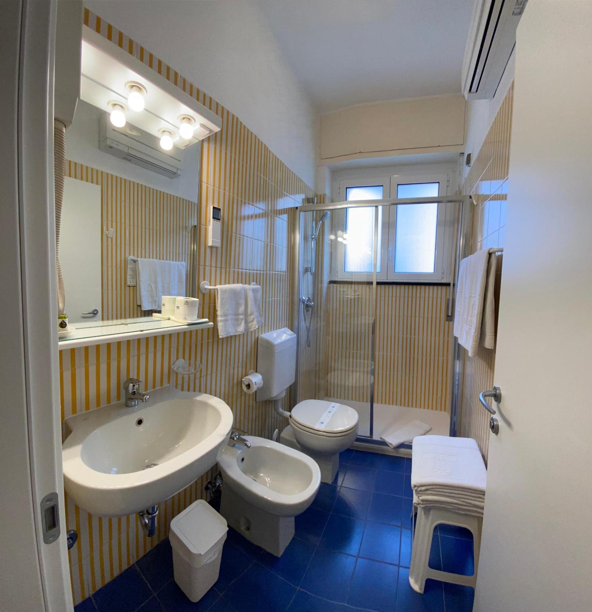 Hotel Miriam Сестри Леванте Екстериор снимка